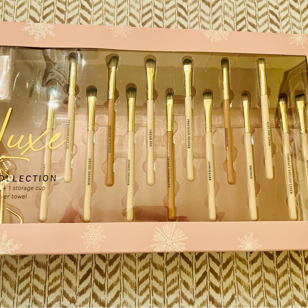 26 PIECES 💄Grand Luxe Tik Tok Viral Makeup Brush Set NIB - Picture 2 of 5